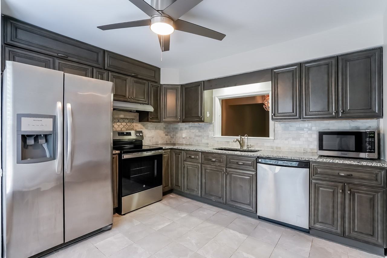 6413 Andsley Dr #1 - Photo 6 of 30
