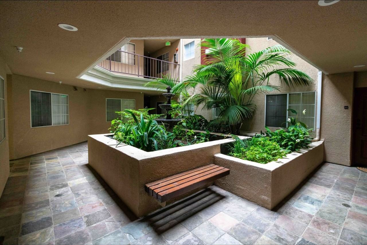 114 North Doheny Drive - Photo 4 of 6