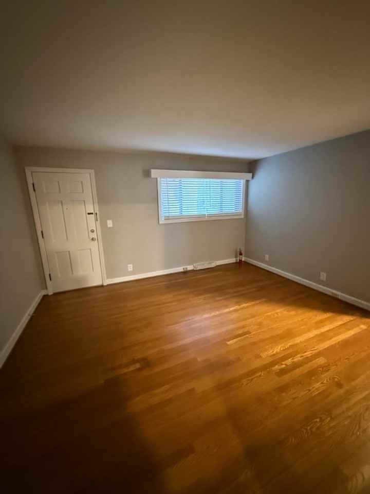 2425 Queen St #10 - Photo 2 of 5