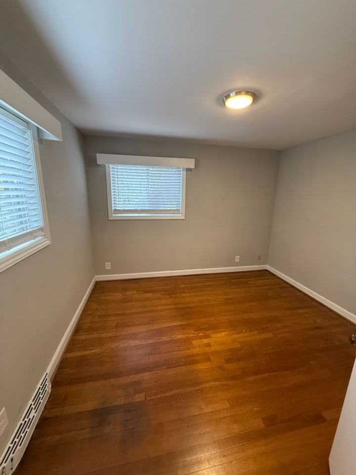 2425 Queen St #10 - Photo 4 of 5