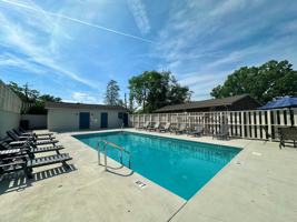 featured image of 4532 Lynnmont Rd