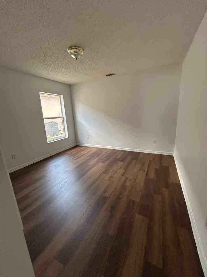 136 Grantham Dr - Photo 4 of 25