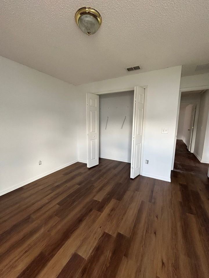 136 Grantham Dr - Photo 7 of 27