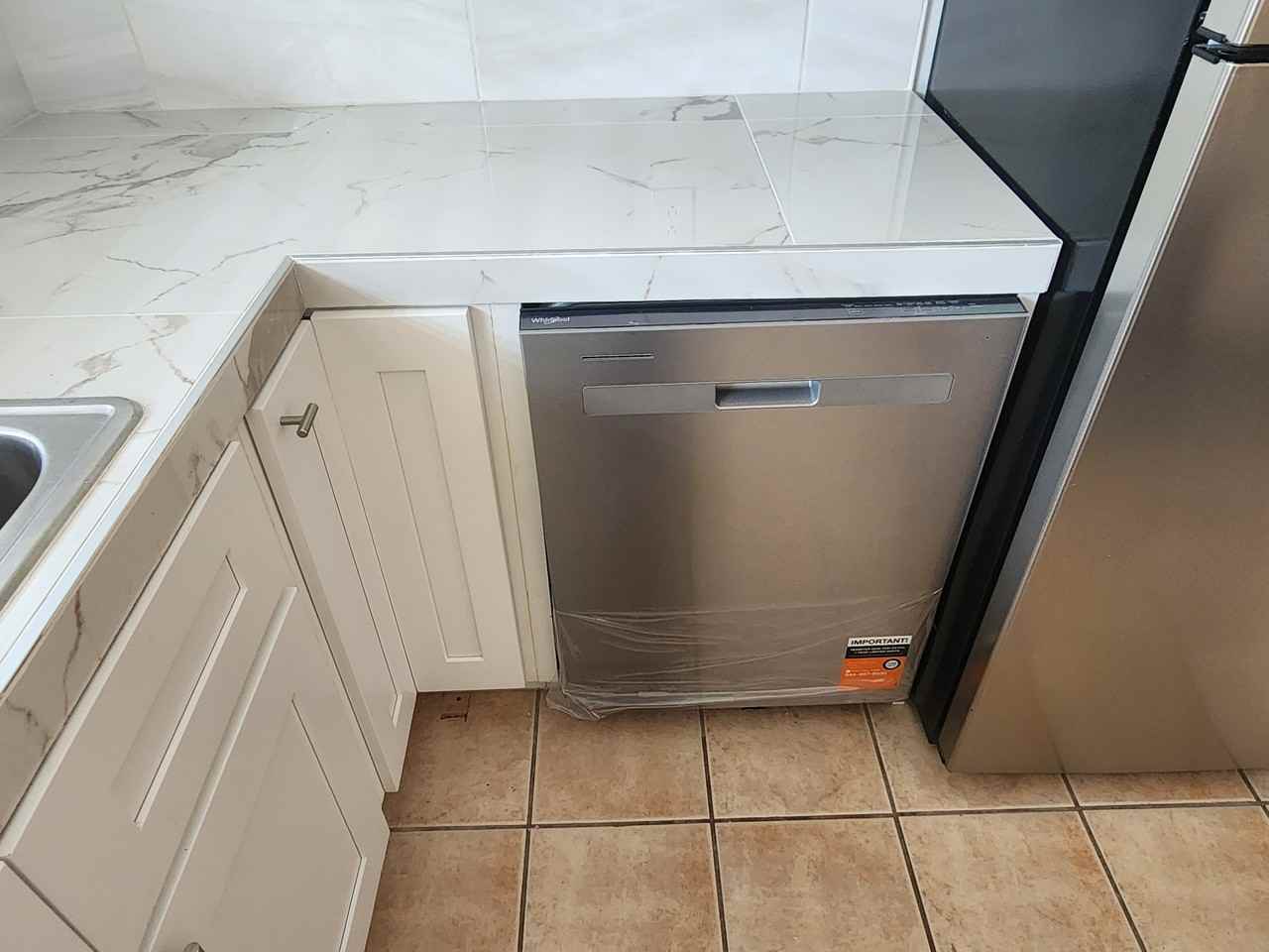 1025 Idaho Avenue #9 - Photo 5 of 23