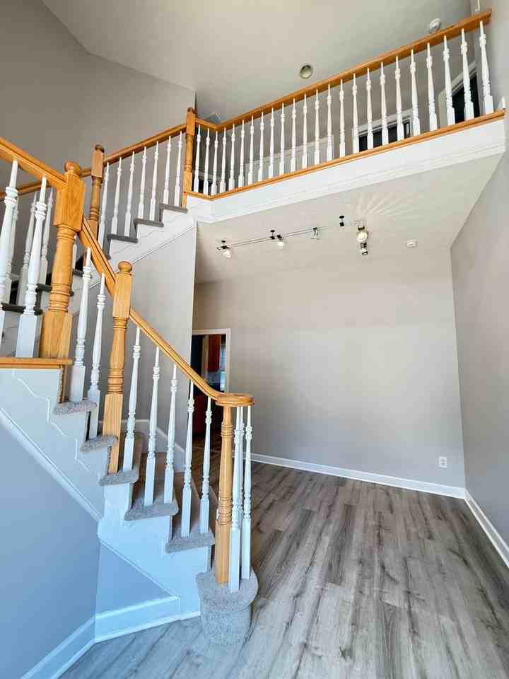 115 Sheldon Ct - Photo 3 of 35