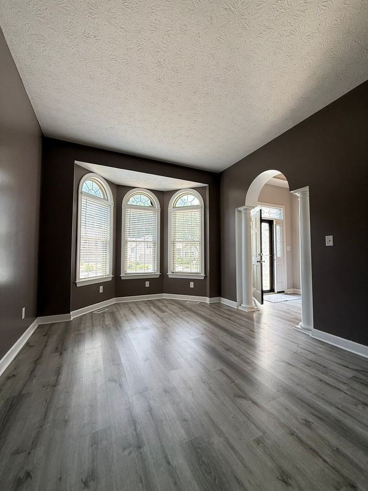 115 Sheldon Ct - Photo 4 of 35