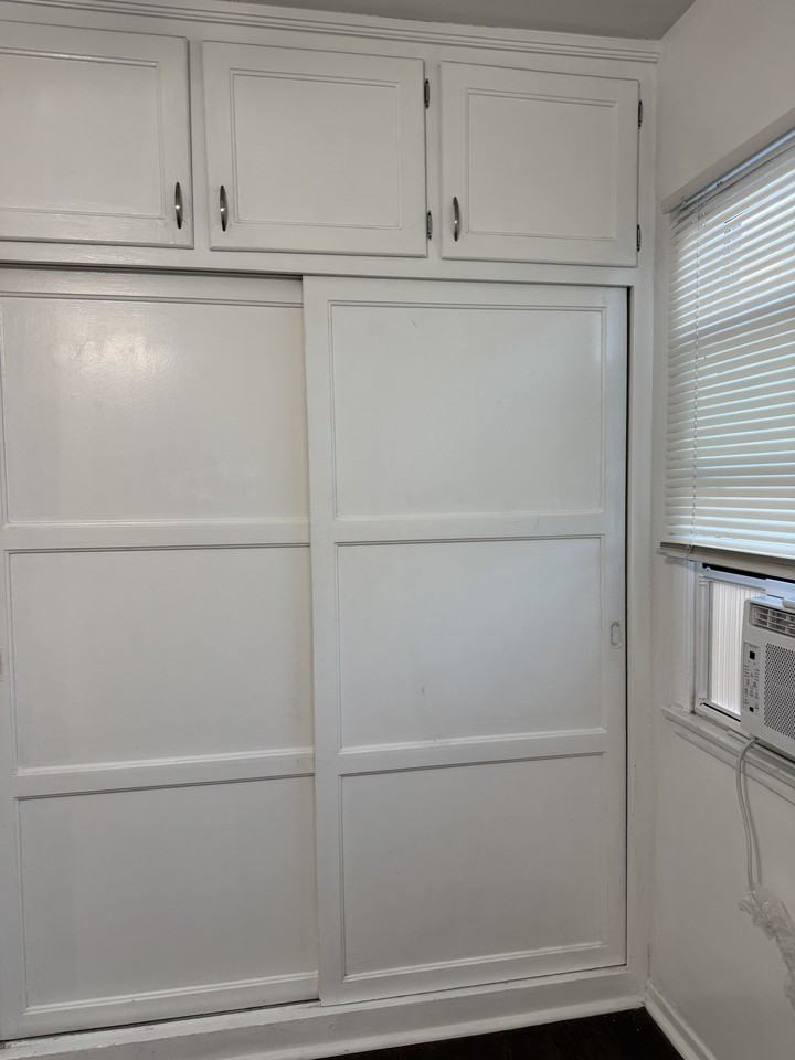 N Gower St & De Longpre Ave #4 - Photo 5 of 13