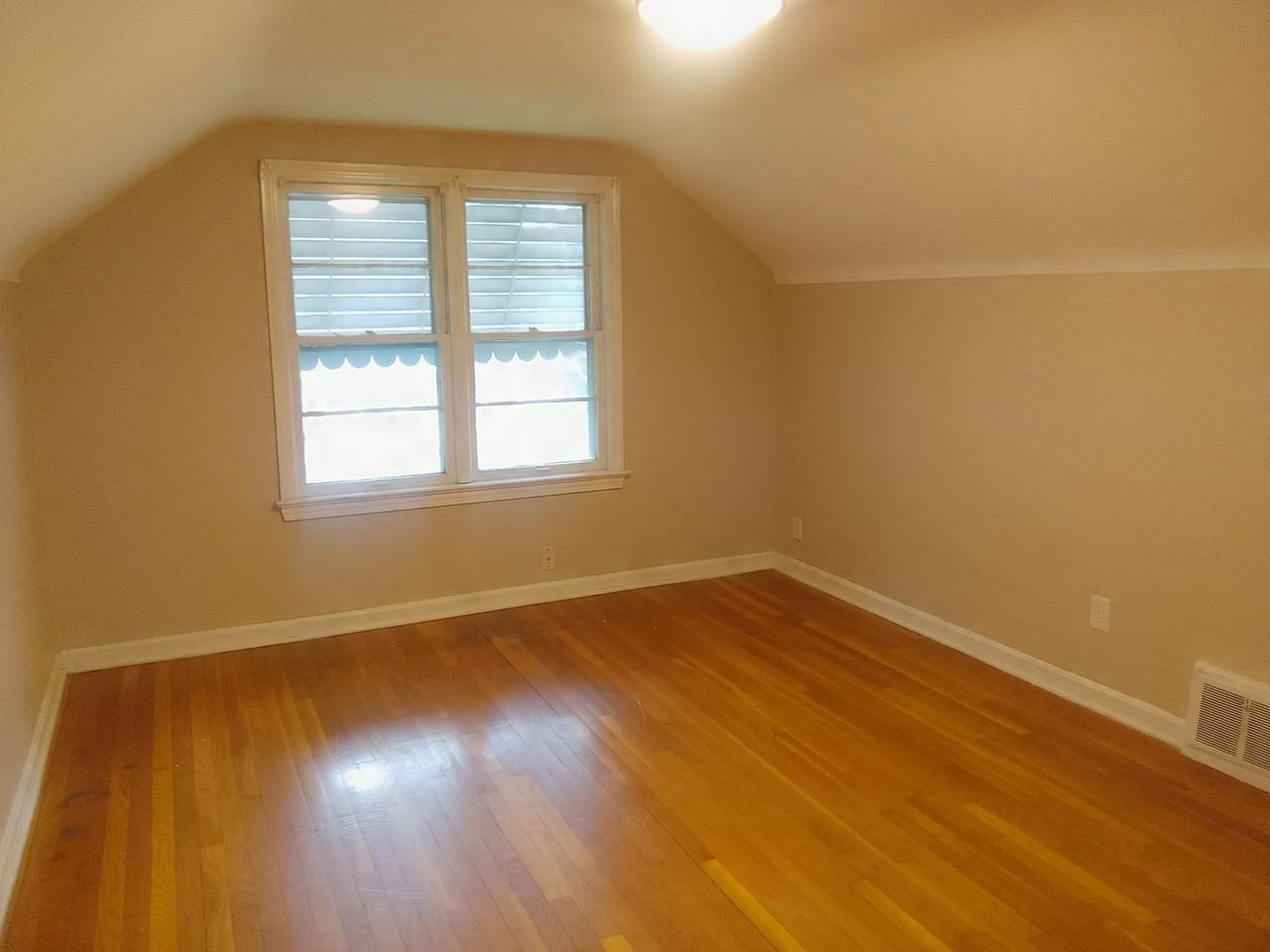 1649 Som Center Rd - Photo 3 of 11