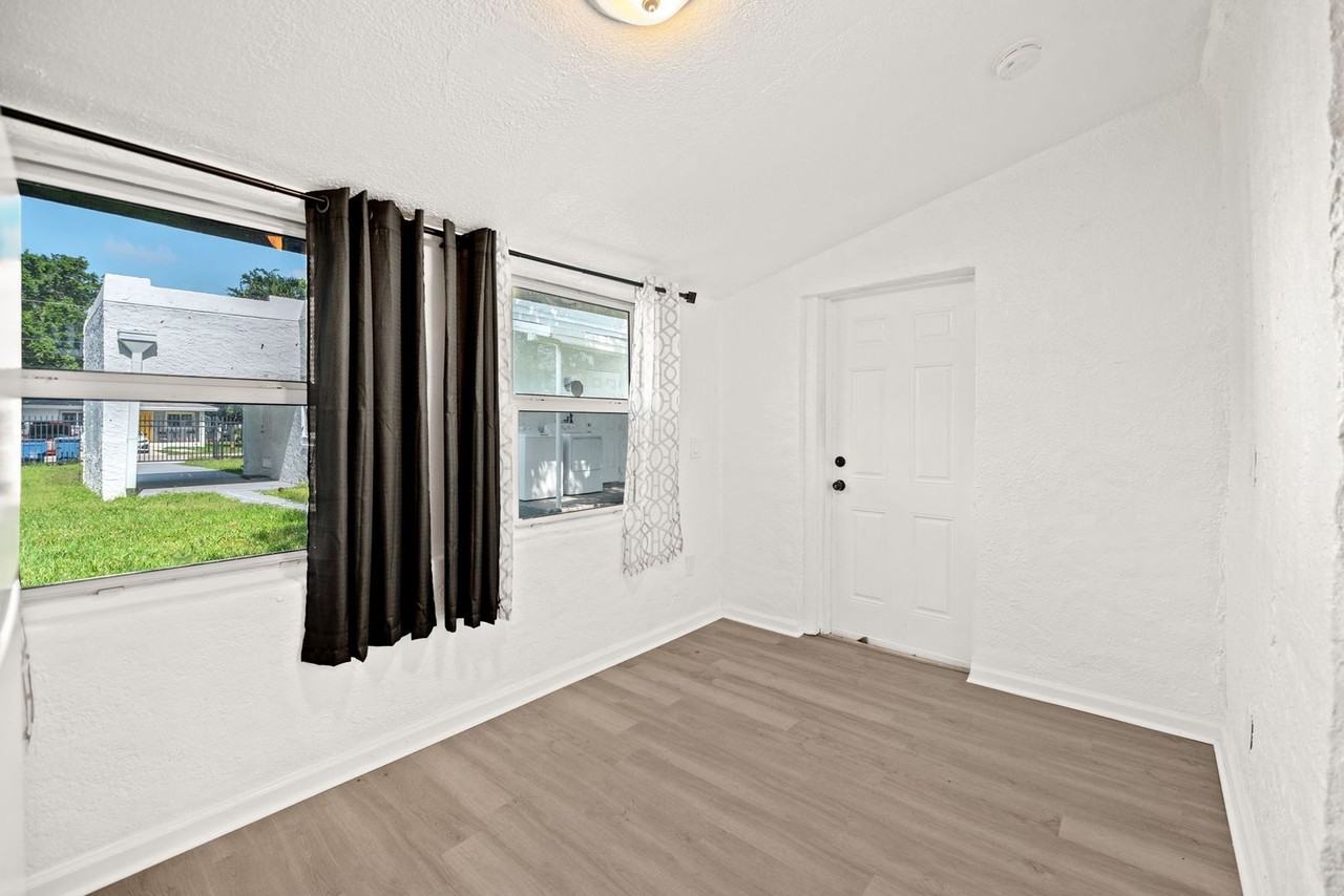 7772 Nw 9th Ave - Photo 7 of 21