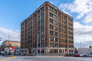 featured image of 1305 Ne 43rd St