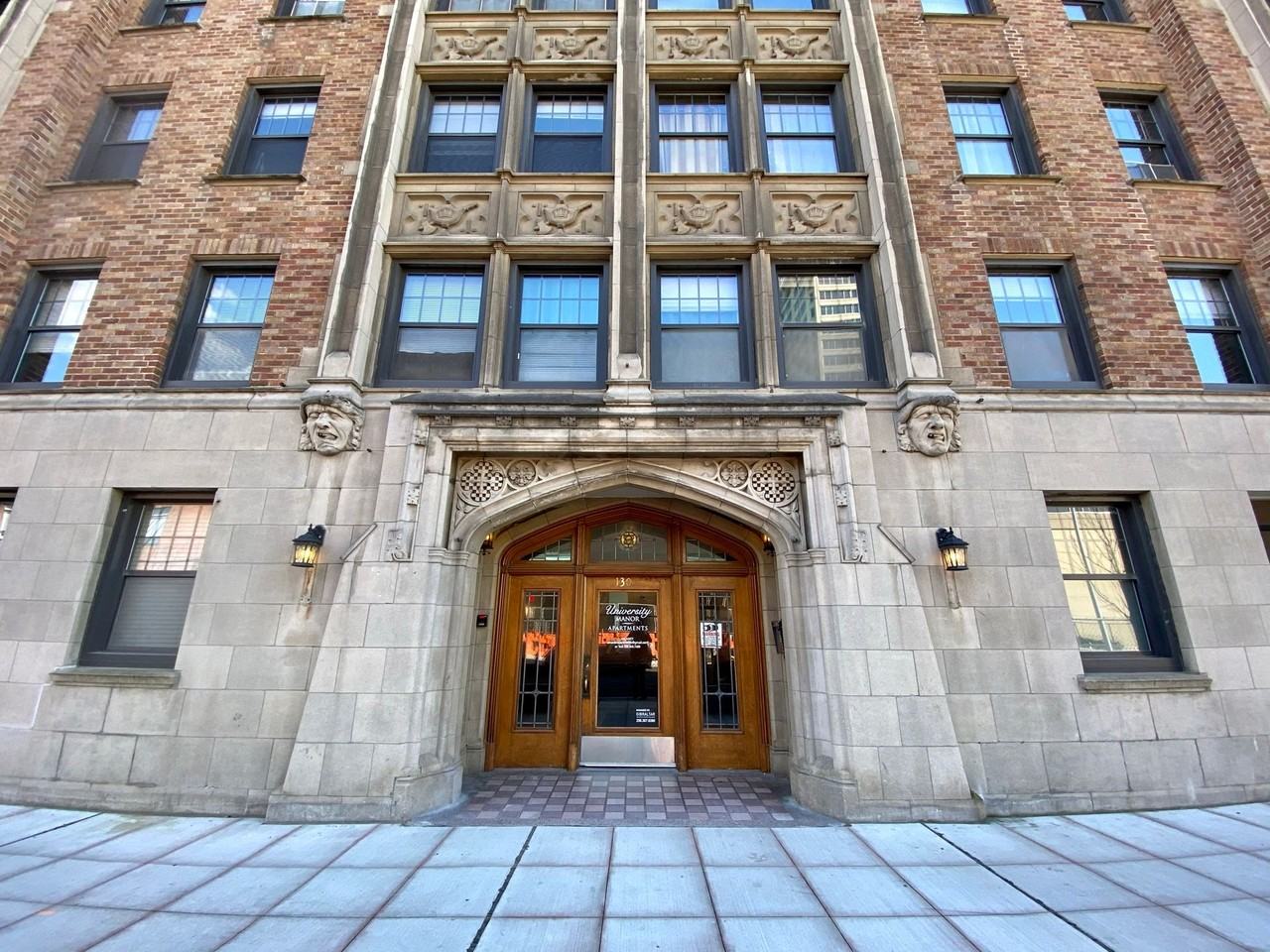 Comfortable Urban Living in a Classic Brick Building Near UW & Light Rail - Photo 2 of 4