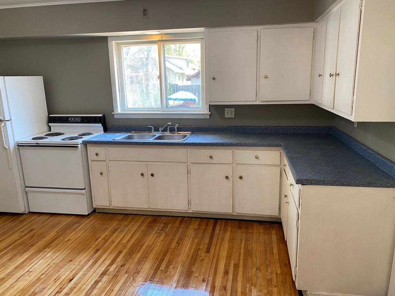 1339 Grand Avenue - Photo 3 of 39