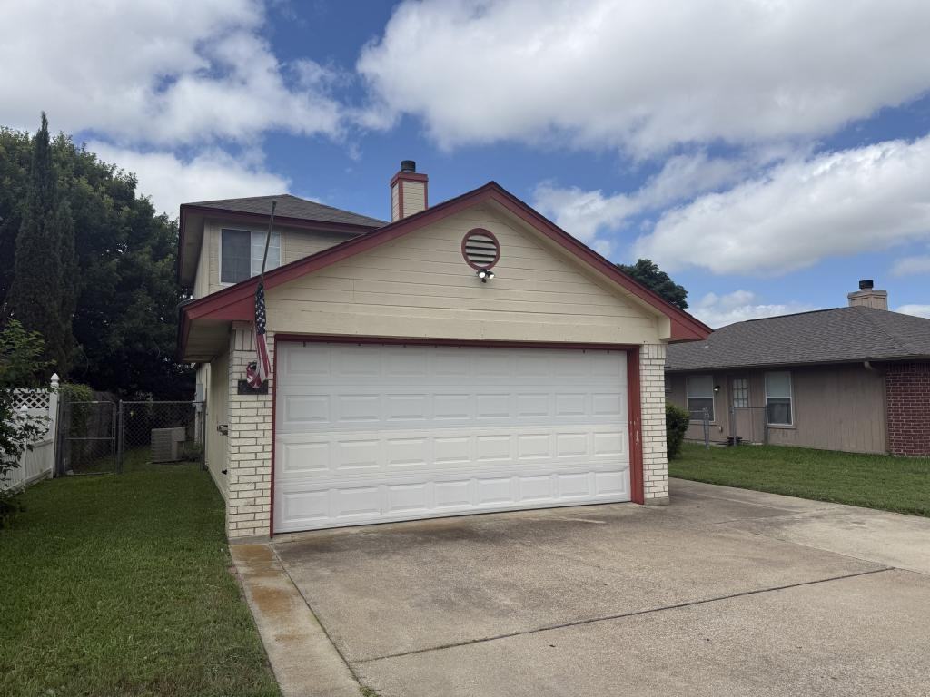 2302 Tracey Ann Ln - Photo 3 of 45