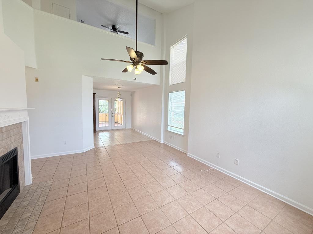 2302 Tracey Ann Ln - Photo 4 of 45