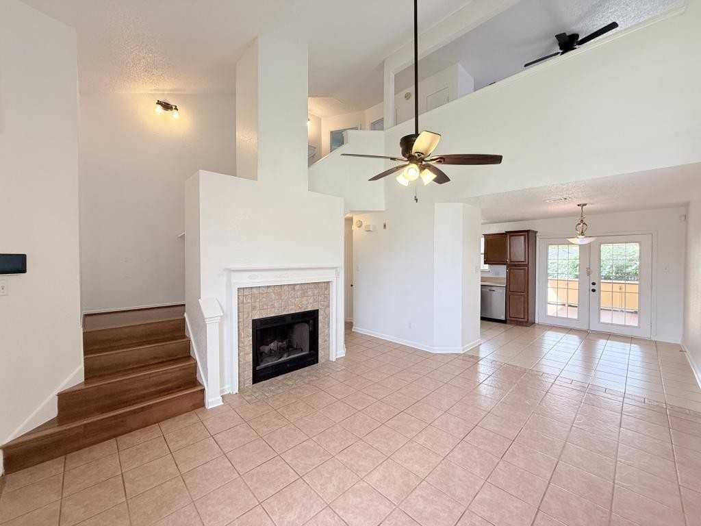 2302 Tracey Ann Ln - Photo 5 of 45