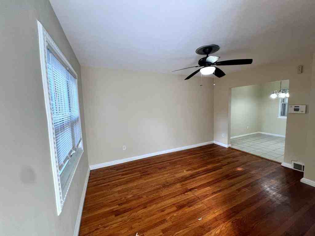 317 35th St Ne - Photo 3 of 24