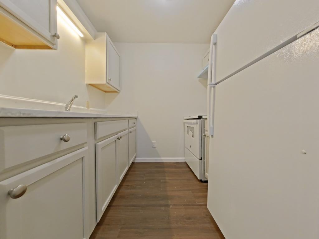 427 S Main St - Photo 2 of 9
