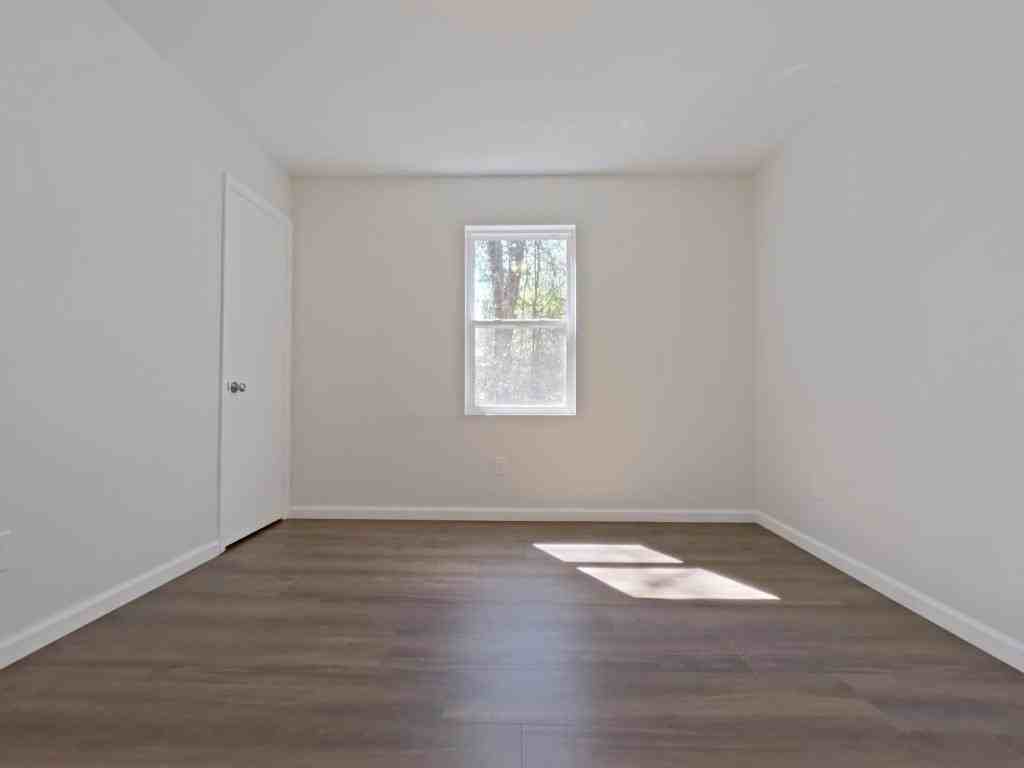 427 S Main St - Photo 5 of 9
