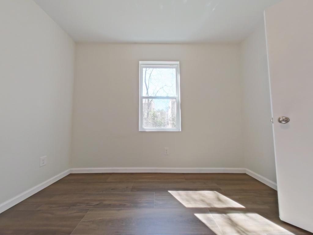 427 S Main St - Photo 7 of 9