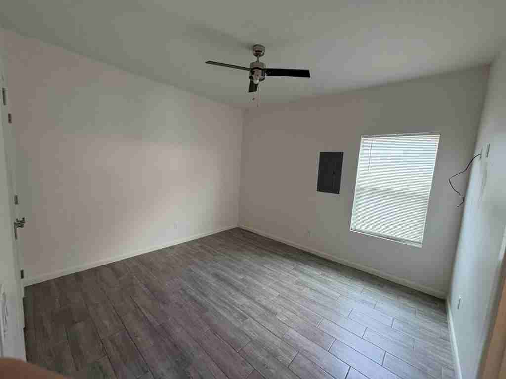 2607 E Hackberry Ave - Photo 3 of 8