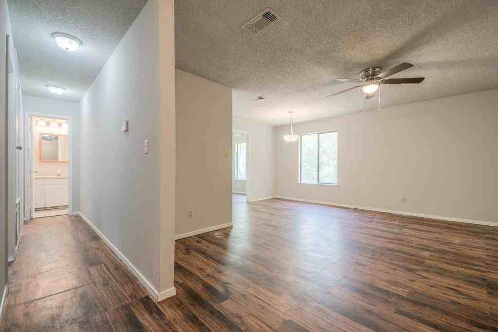 246 W Mcfarland St Apt D - Photo 2 of 13