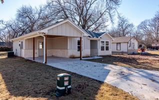 featured image of 806 E 12th St