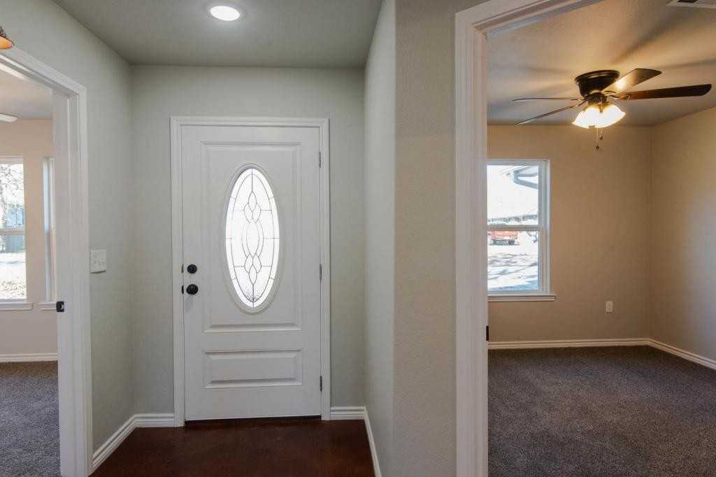 806 E 12th St - Photo 2 of 16