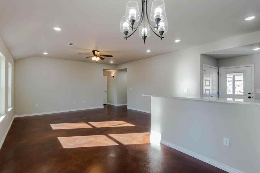 806 E 12th St - Photo 6 of 16