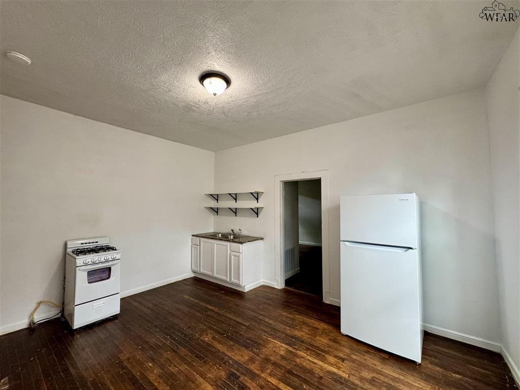 1111 Monroe St - Photo 3 of 7