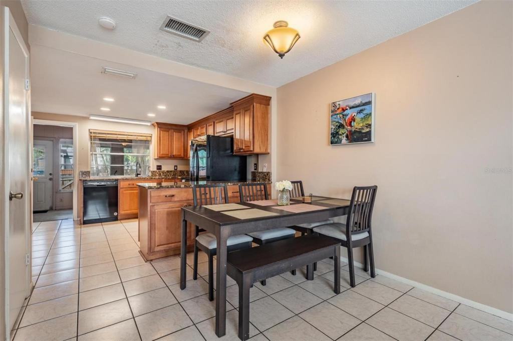 14631 Lake Forest Dr - Photo 4 of 25