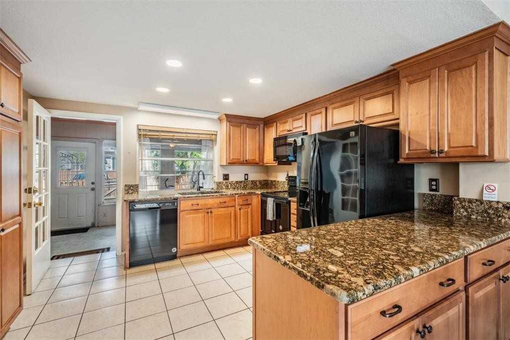 14631 Lake Forest Dr - Photo 5 of 25