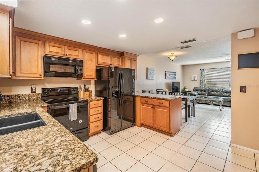 14631 Lake Forest Dr - Photo 7 of 25