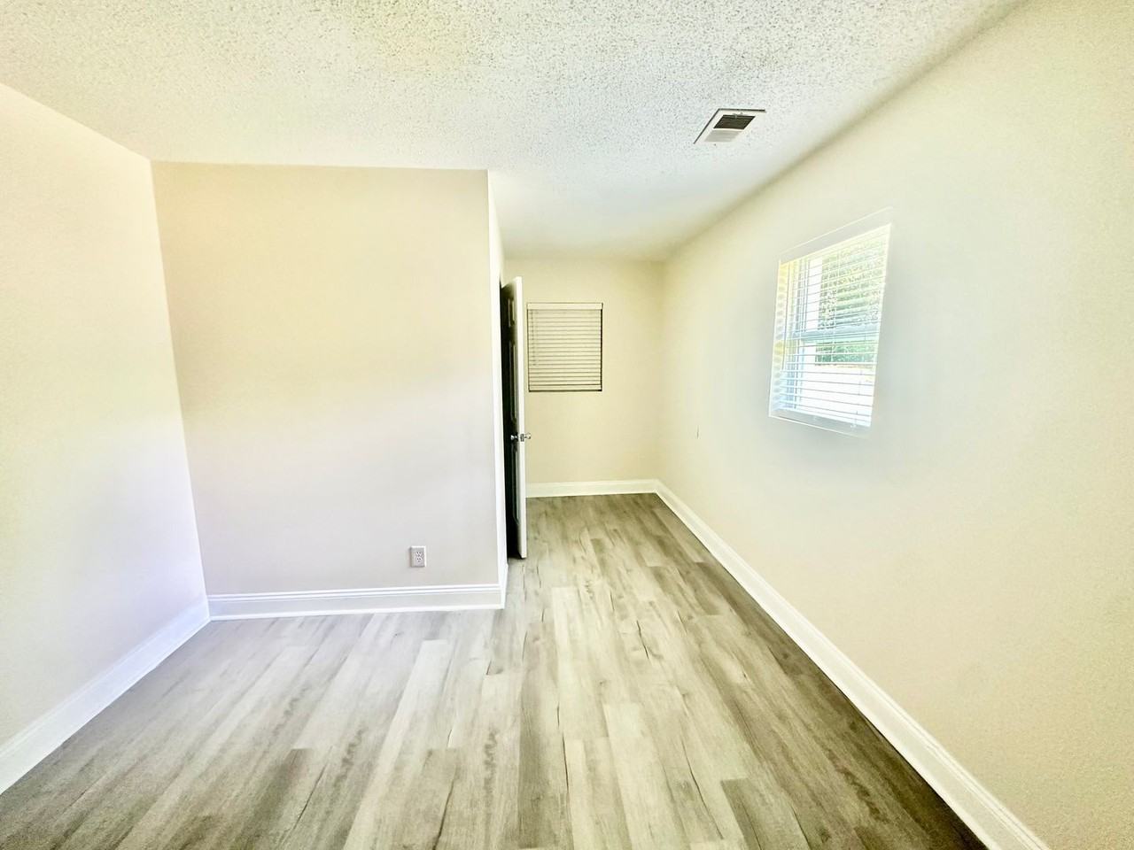 565 Harrison St - Photo 6 of 10