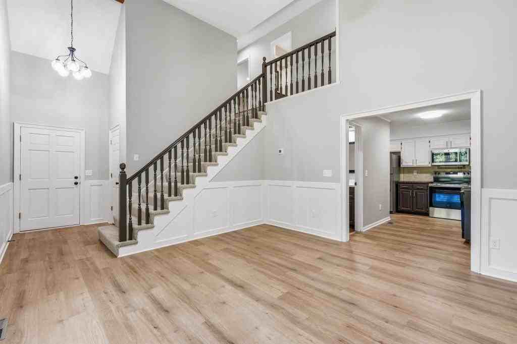 11804 Oakmont St - Photo 5 of 36