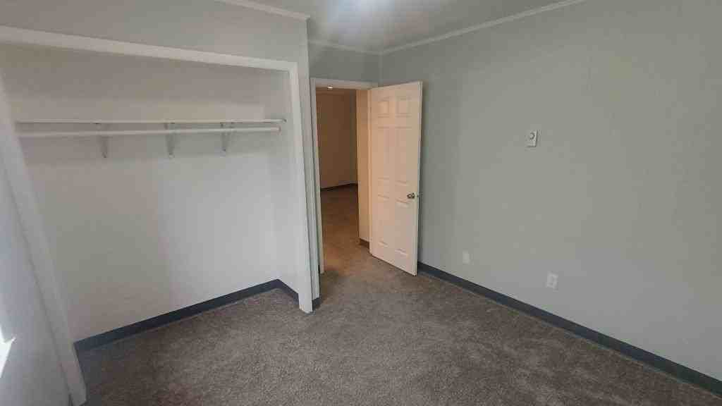 418 W Webster St Apt 14 #14 - Photo 3 of 8