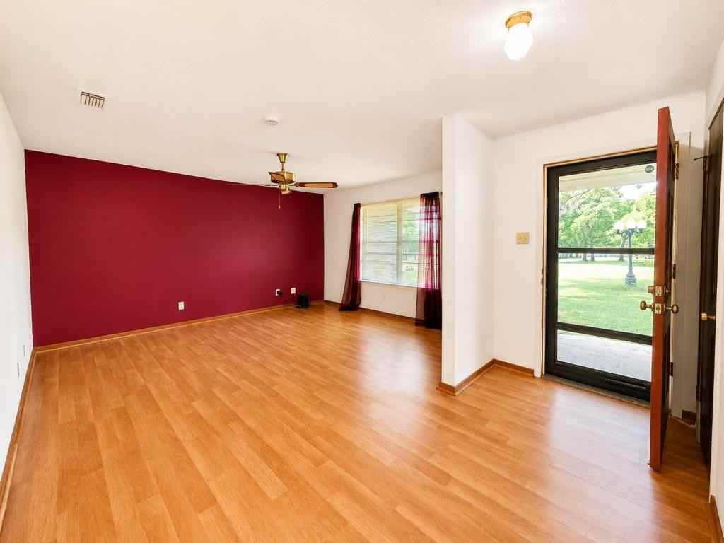 536 E 4th St - Photo 5 of 33