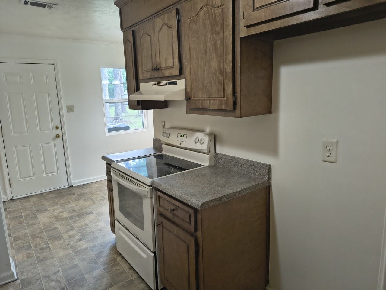 1852 Engle Rd - Photo 4 of 13