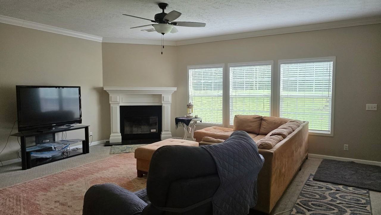 136 Alan Pvt Dr - Photo 2 of 18