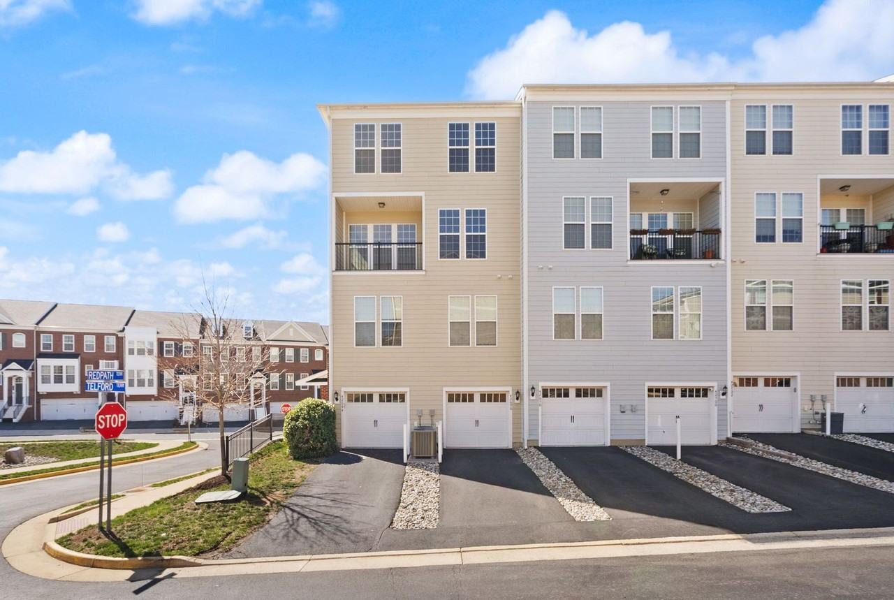 42696 Telford Ter - Photo 3 of 43