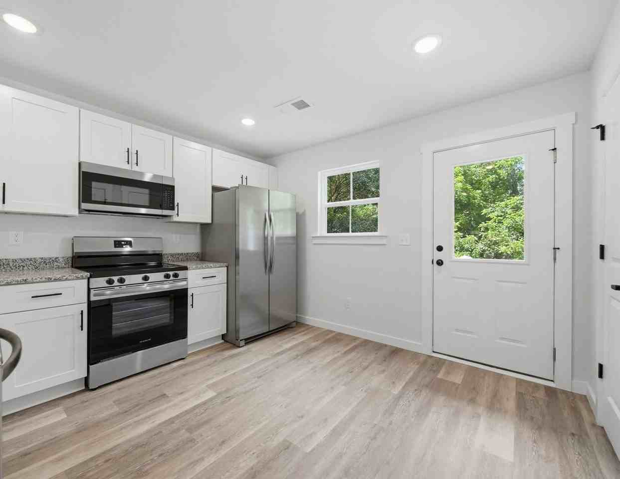 Modern Duplex Unit for Rent - Photo 3 of 7
