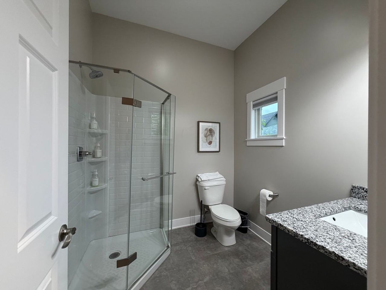 406 E 6th St - Photo 3 of 29