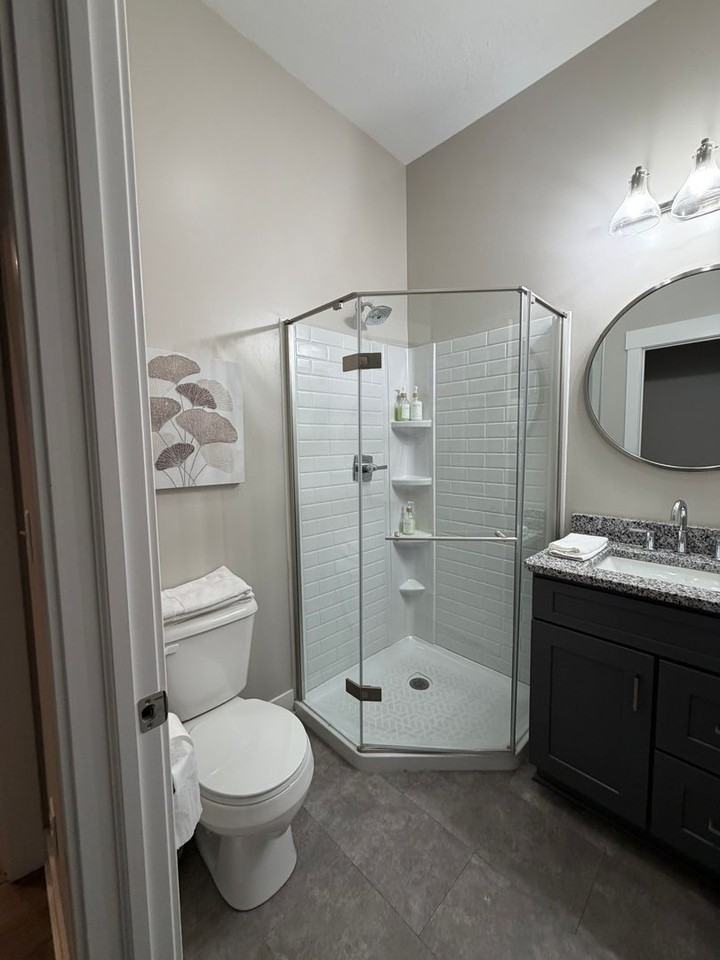 406 E 6th St - Photo 7 of 29