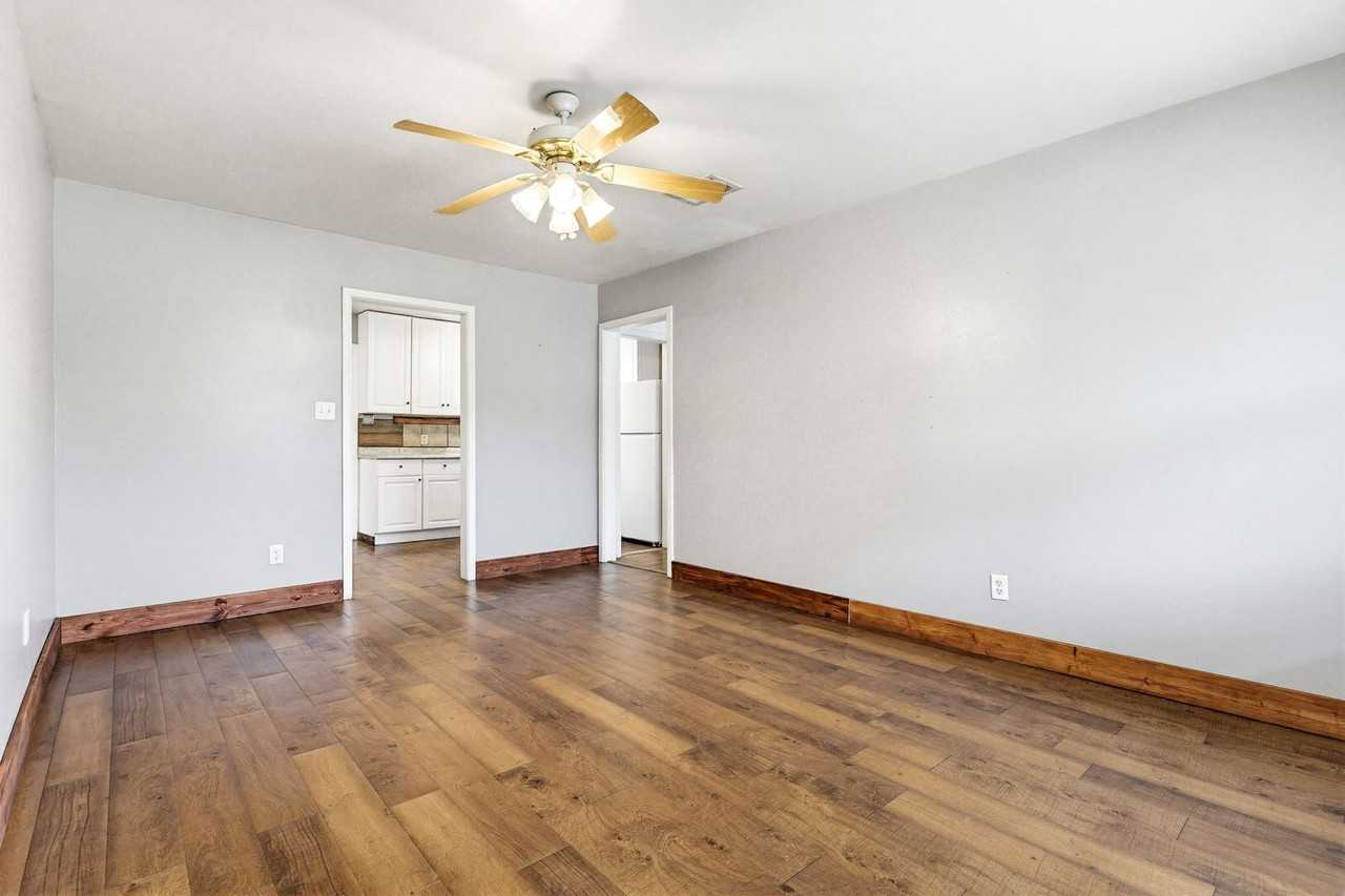 1009 S 5th St - Photo 4 of 22