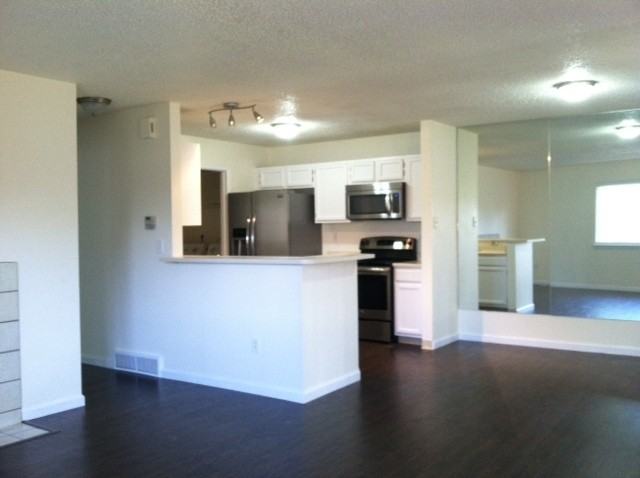 1057 Delta Dr #F - Photo 7 of 11