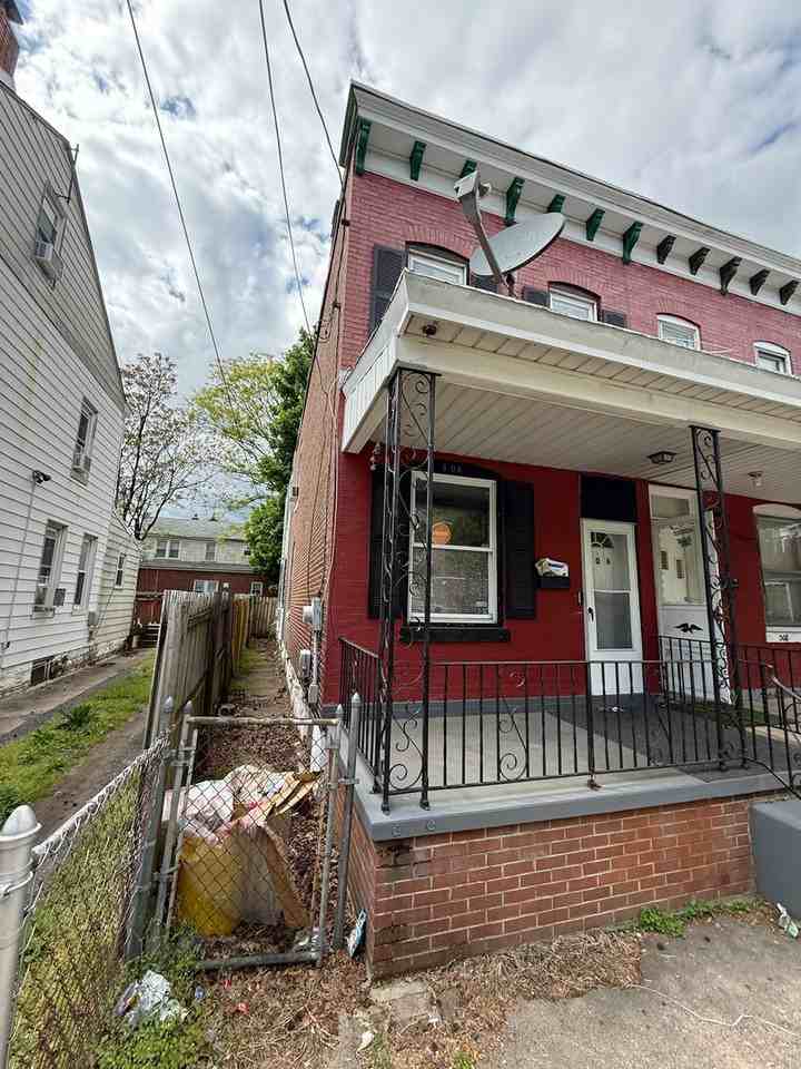306 Dayton St - Photo 3 of 25