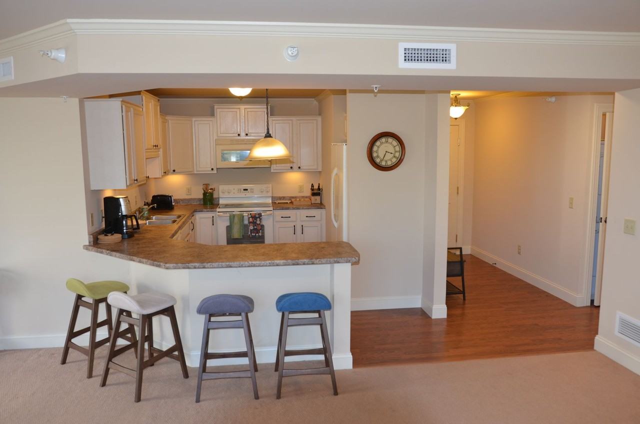 81 S Williams St - Photo 4 of 30