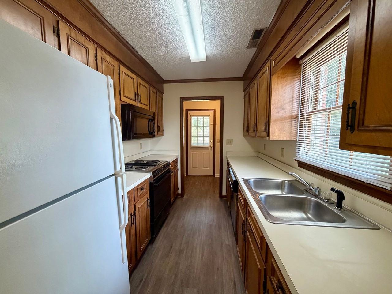 2051 Tudor St - Photo 5 of 9