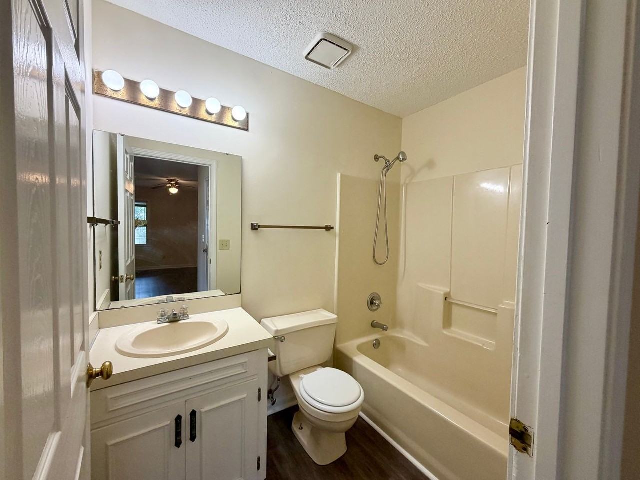2051 Tudor St - Photo 7 of 9