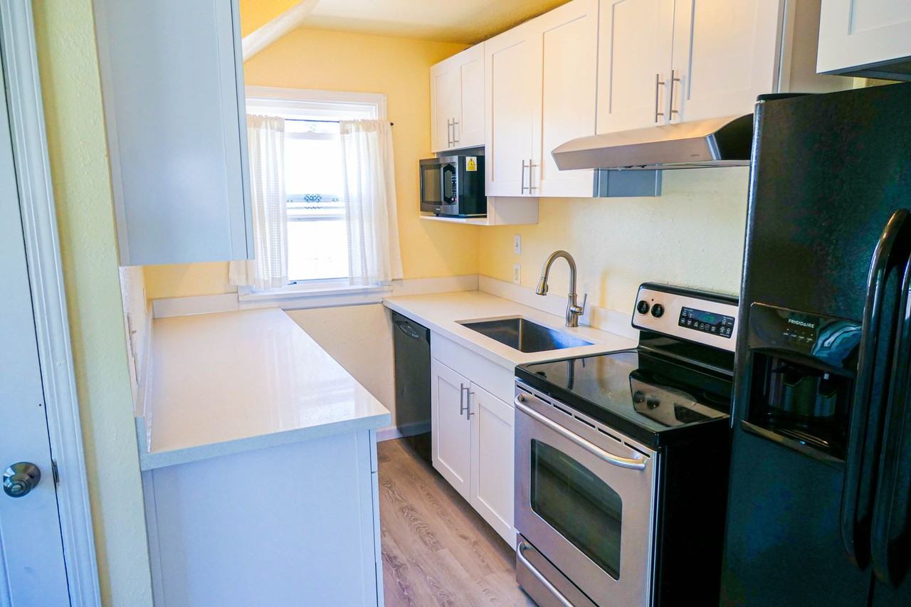 7320 45th Ave S - Photo 5 of 42