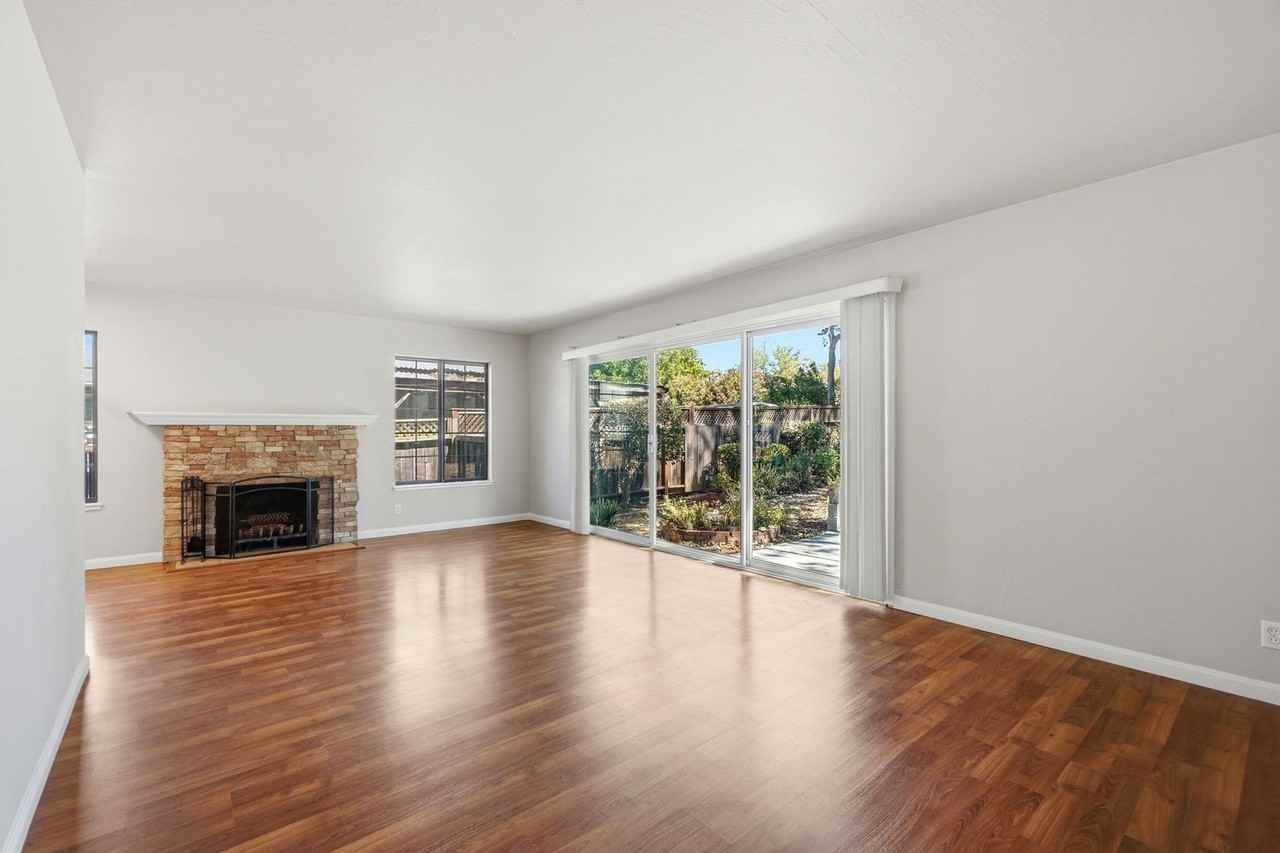 1835 Sandalwood Dr - Photo 6 of 36
